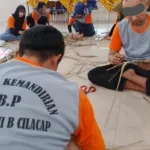 Lapas Cilacap Latih Warga Binaan Anyaman Daun Pandan