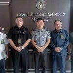 Hakim Wasmat Beserta Kasubsi Registrasi Lapas Cibinong (Dok. Istimewa)