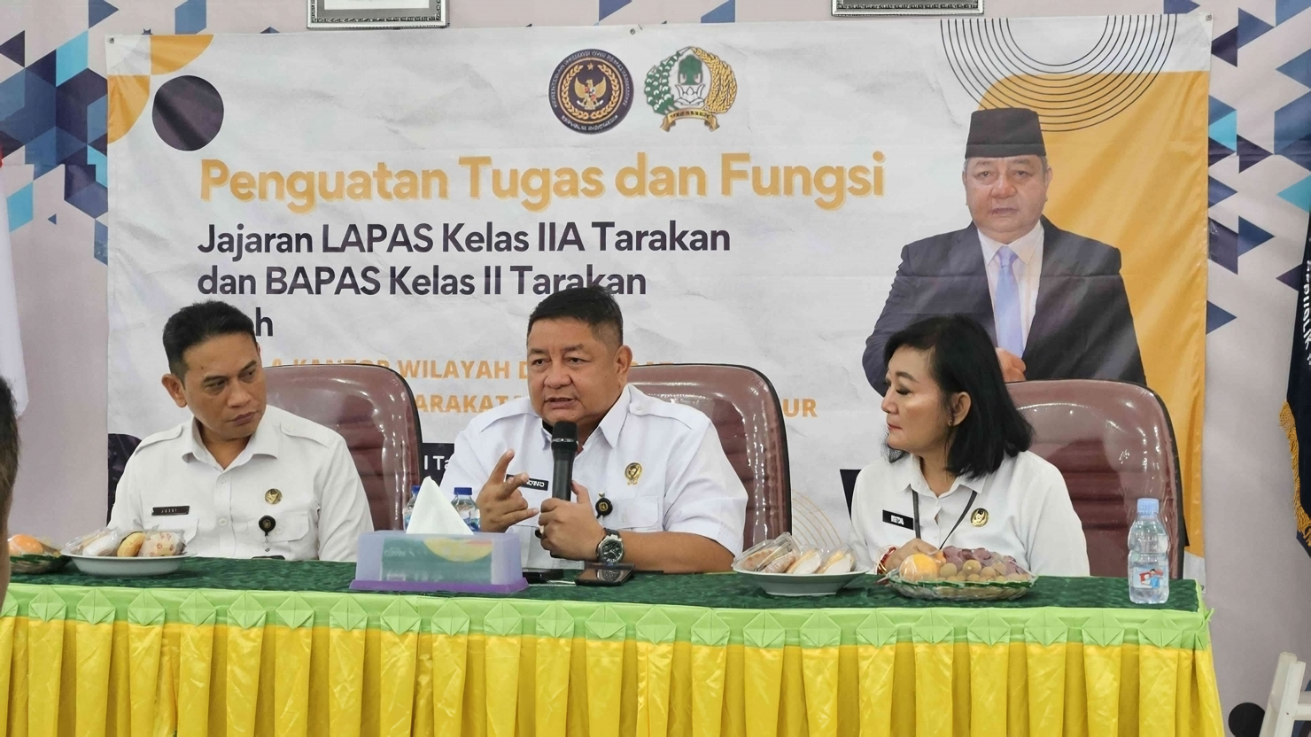 Pegawai Balai Pemasyarakatan (Bapas) Kelas II Tarakan dan Lembaga Pemasyarakatan (Lapas) Kelas IIA Tarakan menerima penguatan tugas dan fungsi jajaran dari Kepala Kantor Wilayah Direktorat Jenderal Pemasyarakatan Kalimantan Timur, Hernowo Sugiastanto, dalam sebuah kegiatan yang di gelar pada Jumat (18/7/2025).