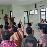 Warga Binaan Lembaga Pemasyarakatan (Lapas) Narkotika Kelas IIB Rumbai secara konsisten mengikuti kegiatan pembinaan kepribadian melalui ibadah rutin di Gereja Anugerah Lapas.
