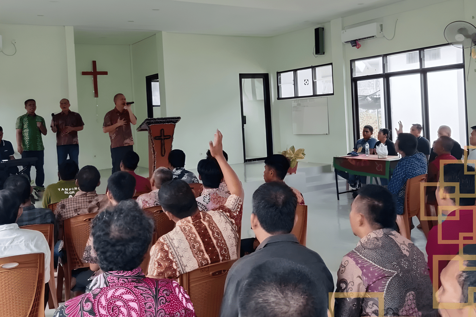 Warga Binaan Lembaga Pemasyarakatan (Lapas) Narkotika Kelas IIB Rumbai secara konsisten mengikuti kegiatan pembinaan kepribadian melalui ibadah rutin di Gereja Anugerah Lapas.