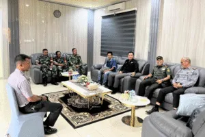 Lapas Kelas IIA Tanjung Raja menerima kunjungan resmi dari Komandan Rayon Militer (Danramil) 402-04/Tanjung Raja, Kapten Inf Samsul Rizal, beserta jajaran personelnya.