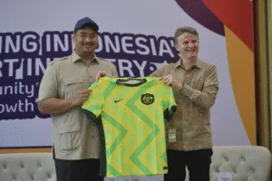 Menpora RI Dito Ariotedjo bersama Duta Besar Australia untuk Indonesia, Rod Brazier, secara resmi meluncurkan program beasiswa singkat Australia Awards Short Course bertajuk “Memajukan Industri Olahraga Indonesia: Peluang dan Strategi untuk Pertumbuhan”, Selasa (29/7) di Media Center Kemenpora, Jakarta. (Dok.Menpora RI)