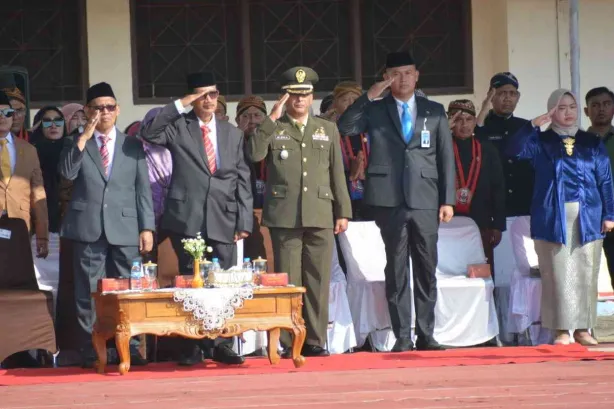 Lapas Kelas IIA Kendal turut menghadiri upacara puncak peringatan Hari Jadi ke-420 Kabupaten Kendal yang di selenggarakan di Stadion Utama Kebondalem, Senin (28/7/2025).