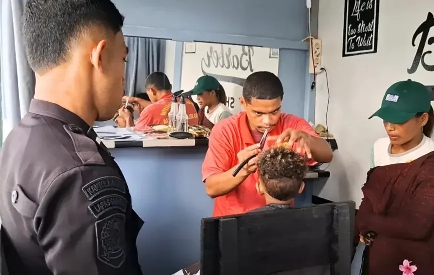 Barbershop Lapas Saparua Ramai Pengunjung