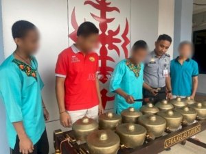 Lembaga Pembinaan Khusus Anak (LPKA) Kelas II Ambon kembali menegaskan komitmennya dalam mengedepankan pendekatan pembinaan berbasis kearifan lokal. Melalui pelatihan alat musik tradisional Totobuang yang di gelar Senin (21/7)