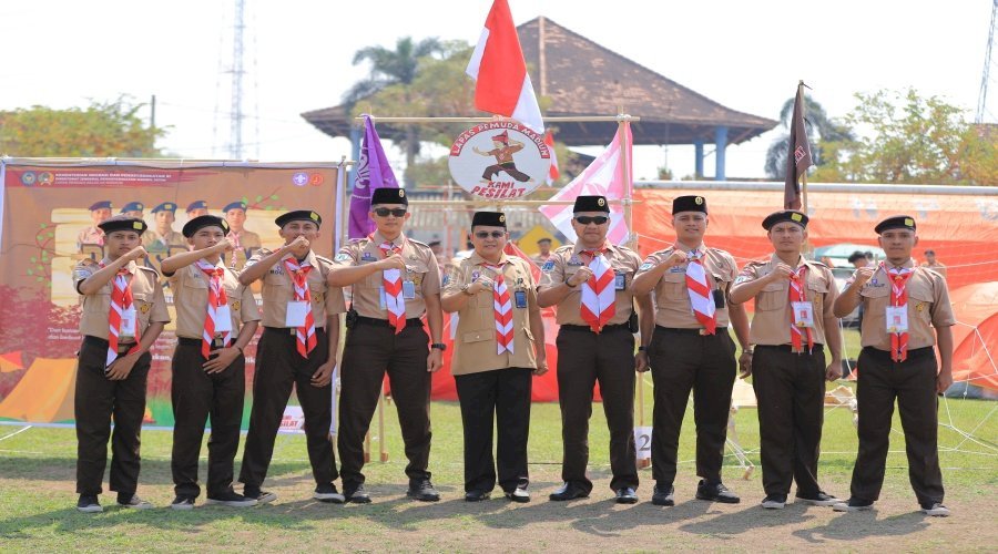 Semangat pembinaan karakter bagi Warga Binaan kembali di tunjukkan Lembaga Pemasyarakatan (Lapas) Pemuda Kelas IIA Madiun melalui partisipasinya dalam Perkemahan Satya Dharma Pemasyarakatan se-Jawa Timur yang resmi di buka di Lapas Kelas I Surabaya, Senin (21/7).