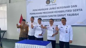 Lapas Kelas IIB Batang bersama Badan Narkotika Nasional Kabupaten (BNNK) setempat meluncurkan Lapas Bersinar. Hal tersebut sebagai wujud komitmen dalam penanggulangan peredaran dan penyalahgunaan Narkotika di area Lapas.