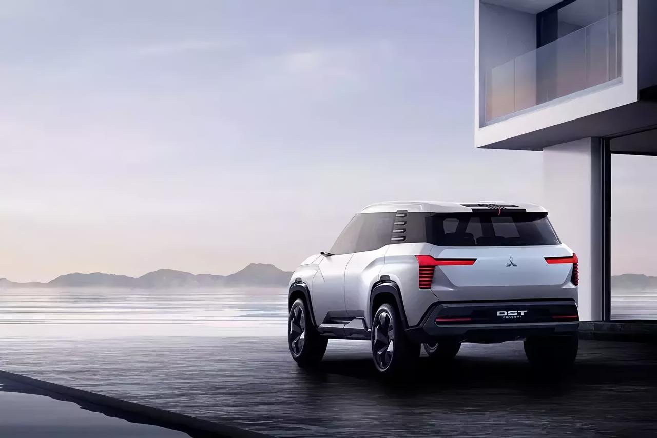 Mitsubishi luncurkan New Premium Family SUV Perdana di Jakarta