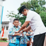 Pemkot Balikpapan Bagikan 92 Ribu Seragam Gratis