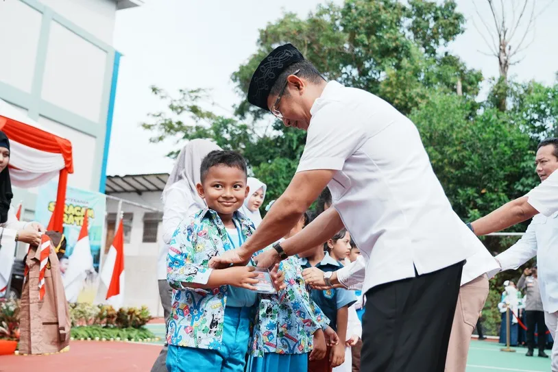 Pemkot Balikpapan Bagikan 92 Ribu Seragam Gratis