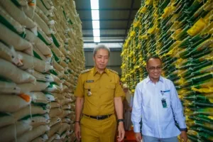 Wali kota Bogor Dedie Rachim Tinjau Gudang Bulog Bogor
