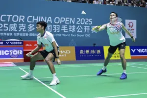 Fajar Alfian/Shohibul Fikri berhasil meraih gelar juara China Open 2025. Di babak final yang berlangsung Minggu (27/7) sore WIB, Fajar/Fikri kalahkan wakil Malaysia, Aaron Chia/Soh Wooi Yik dua gim 21-15 dan 21-14. (Dok.PBSI)