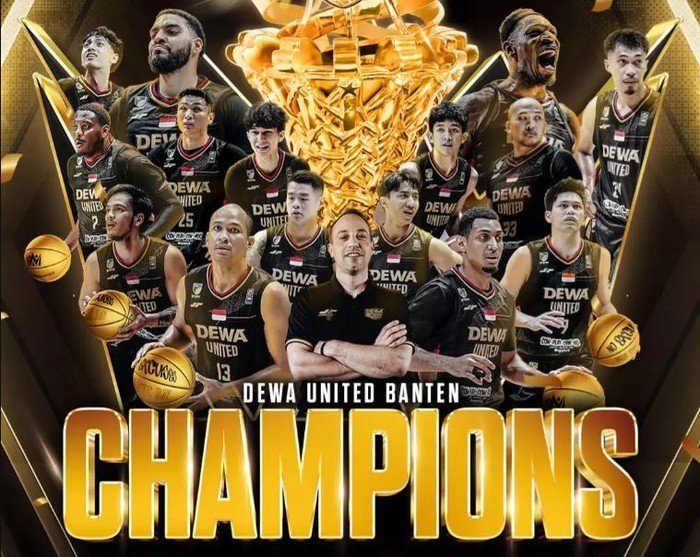 Dewa United Banten menjadi juara IBL pertama kalinya usai menang dramatis 74-73 dalam final partai ketiga melawan Pelita Jaya Jakarta. (Dok.Dewa United Banten)