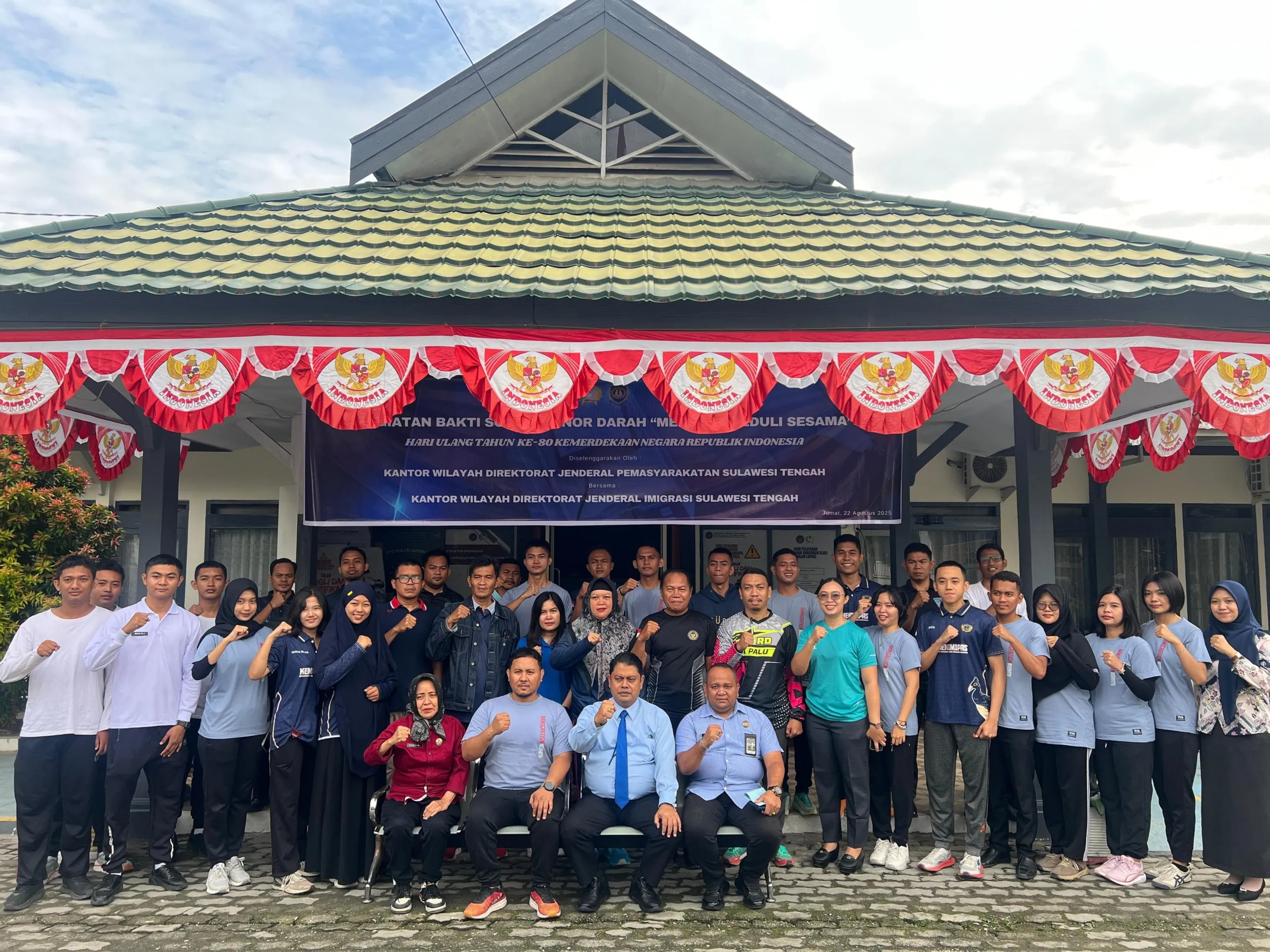 Kanwil Ditjenpas Sulteng gelar donor darah di Bapas Palu, Jumat (22/8/2025), bagian gerakan “Merdeka Peduli Sesama” bersama Imigrasi dan PMI. (Humas Ditjenpas Sulteng)