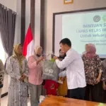 Lapas Kelas IIB Batang menunjukkan kepedulian terhadap keluarga Warga Binaan dengan menggelar kegiatan bantuan sosial, Senin (25/8). (Web. Ditjenpas)