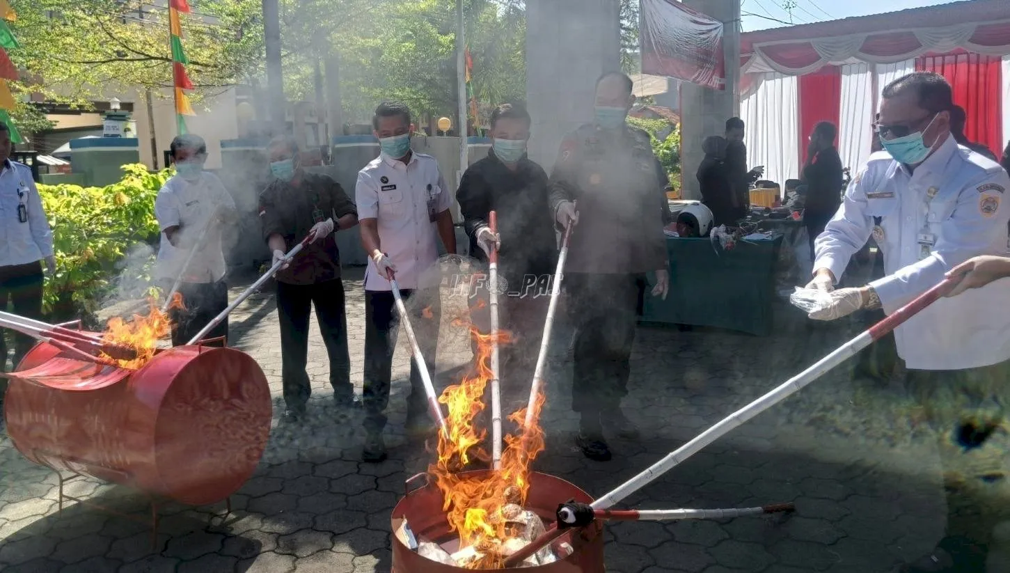 Lapas Brebes tegaskan komitmen antinarkoba lewat dukungan pada pemusnahan barang bukti bersama Kejari dan Forkopimda Brebes. (Web: Ditjenpas)