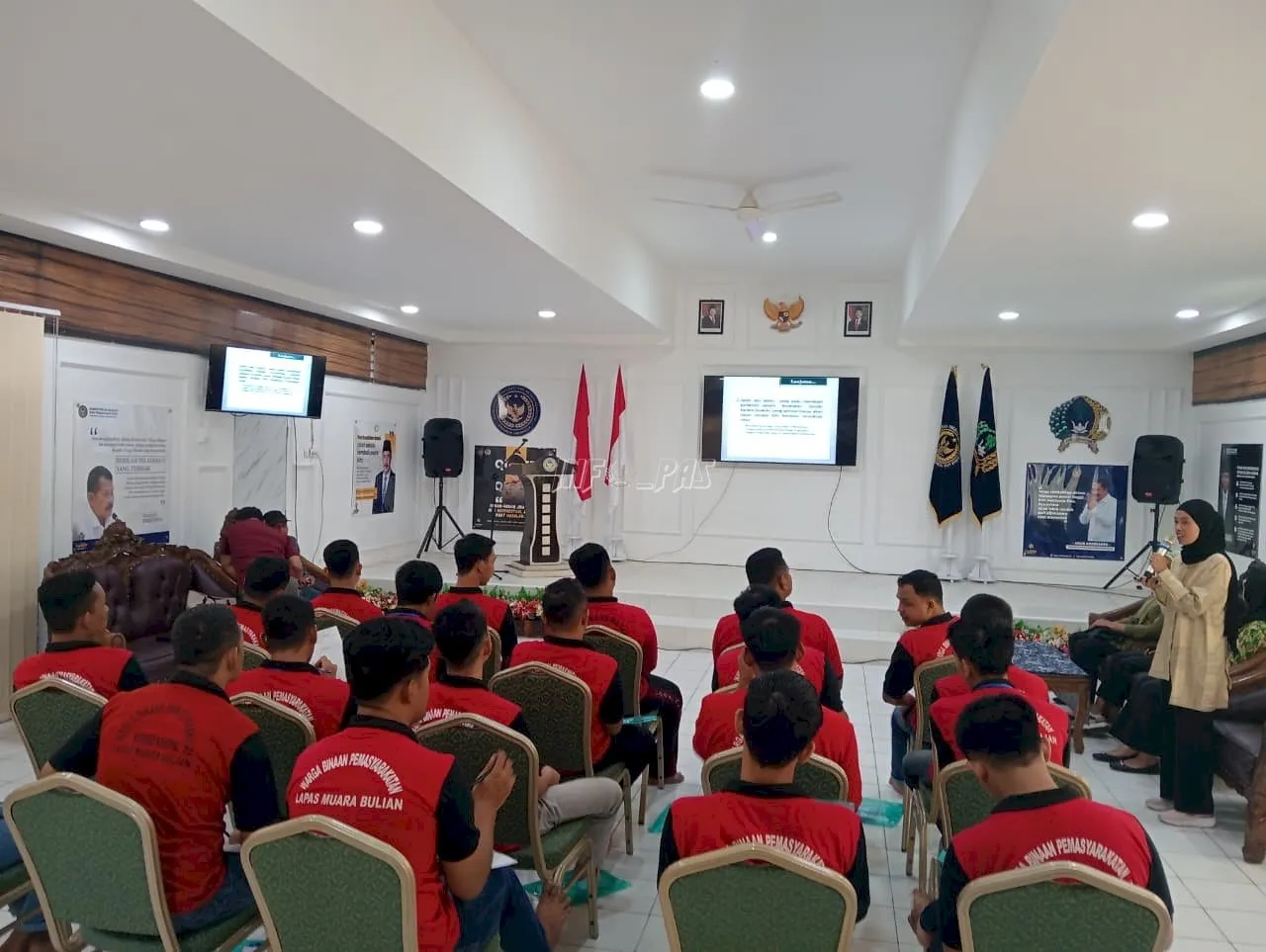 Lapas Kelas IIB Muara Bulian terus memberkali Warga Binaan dengan keterampilan yang berharga. Bekerja sama dengan Dinas Pangan, Pertanian, dan Perikanan Kabupaten Batanghari, Lapas Muara Bulian menyelenggarakan Pelatihan Budidaya Perikanan yang pada Kamis (28/8). (Web: Ditjenpas)