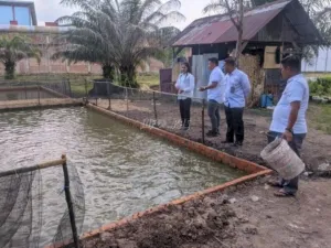 Lapas Sarolangun perkuat ketahanan pangan lewat budidaya ikan patin, didukung kunjungan penyuluh Disnakkan Sarolangun. (Web. Ditjenpas)