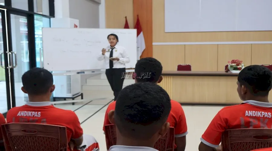 LPKA Kelas II Ambon kembali hadirkan inovasi dalam pembinaan pendidikan dengan menghadirkan kelas biologi bertema ‘Anatomi Manusia‘ bagi Anak Binaan, Senin (25/8). (Web. Ditjenpas)