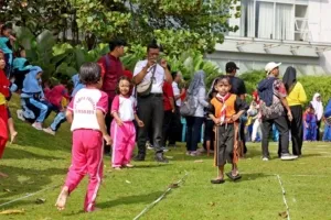 Festival Anak Indonesia Hebat 2025 di Surabaya hadir untuk merayakan Hari Anak Nasional dengan berbagai kegiatan edukatif dan interaktif guna menggali bakat dan minat anak. (Dok. Istimewa)