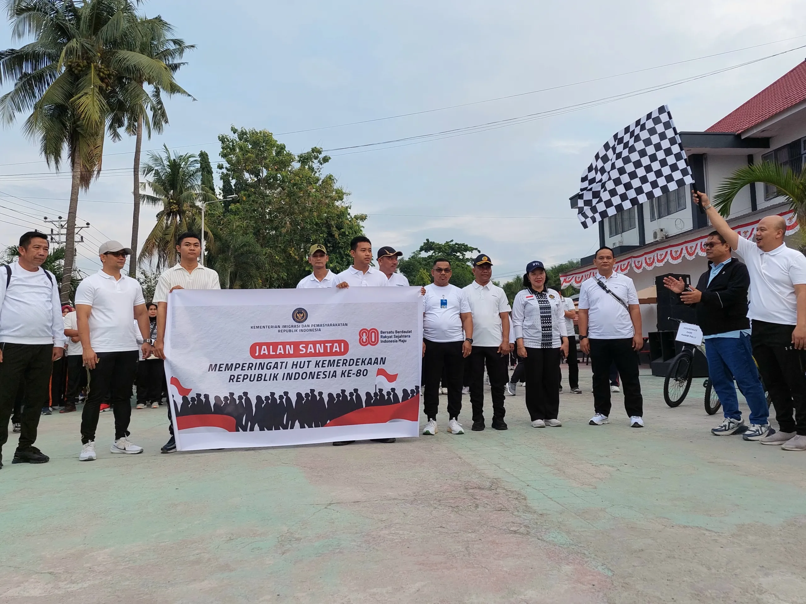 Fun Walk Kanwil Ditjenpas Sulteng Meriahkan HUT RI ke-80
