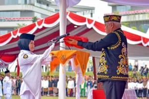 Kepala Otorita IKN Basuki Hadimuljono memimpin upacara pengibaran bendera di Plaza Seremoni KIPP, Minggu, 17 Agustus 2025. (Dok.Otorita IKN)