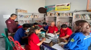 Lapas Muara Tebo gelar ibadah Nasrani bagi Warga Binaan, didampingi pendeta Kemenag Jambi dan pejabat Lapas, Kamis (21/8). (Web. Ditjenpas)