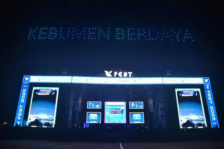 Pertunjukan drone pada acara pembukaan Kebumen Fest 2025. (Dok. Pemkab Kebumen)