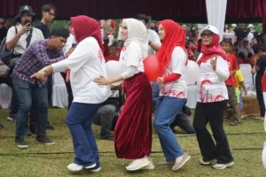 Ketua TP PKK Kota Bogor Ikut Lomba di Pesta Rakyat di Bogor