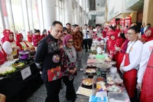 Pemkot Surabaya melalui Dinas Koperasi, Usaha Kecil Menengah, dan Perdagangan (Dinkopumdag) Surabaya menggelar kompetisi memasak yang di ikuti oleh 35 SWK sebagai upaya rebranding kuliner legendaris Kota Pahlawan. (Web Pemkot Surabaya)
