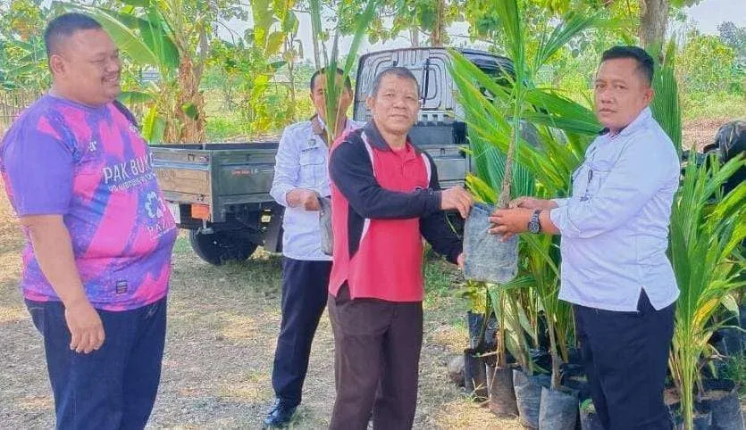 Lapas Jombang Tebar Ribuan Bibit Kelapa