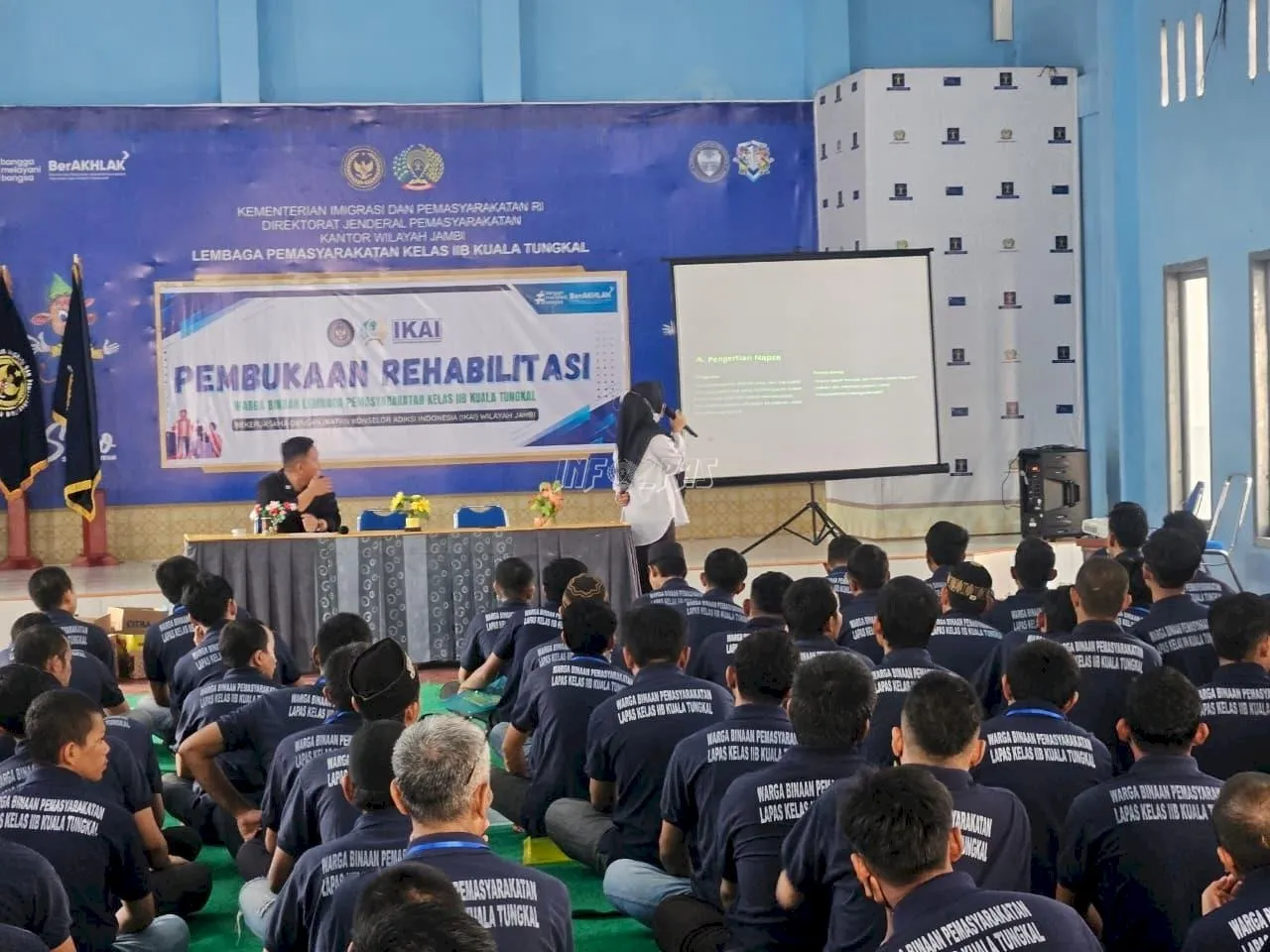 Lapas Kelas IIB Kuala Tungkal menggelar seminar bertema “Bahaya Narkotika, Psikotropika, dan Zat Adiktif (NAPZA)” bagi 125 Warga Binaan, Rabu (27/8). (Web. Ditjenpas)