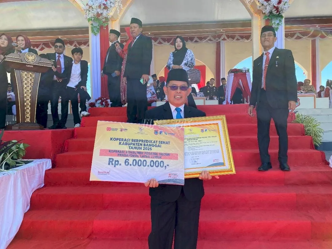 Lapas Luwuk raih juara 3 Koperasi Sehat Banggai 2024, penghargaan diserahkan saat puncak HUT ke-80 RI, Minggu (17/8). (Web. Ditjenpas)