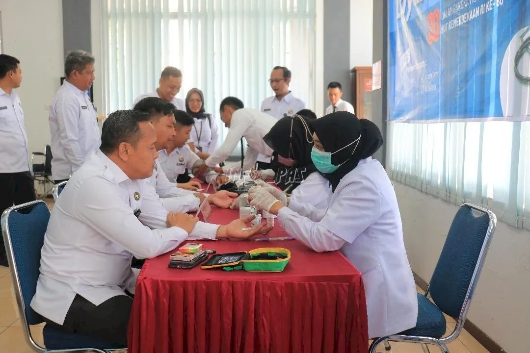 Lapas Pemuda Kelas IIA Madiun menggelar kegiatan sosial berupa donor darah dan layanan kesehatan gratis bagi petugas maupun pengunjung, Kamis (21/8). (Web Ditjenpas)