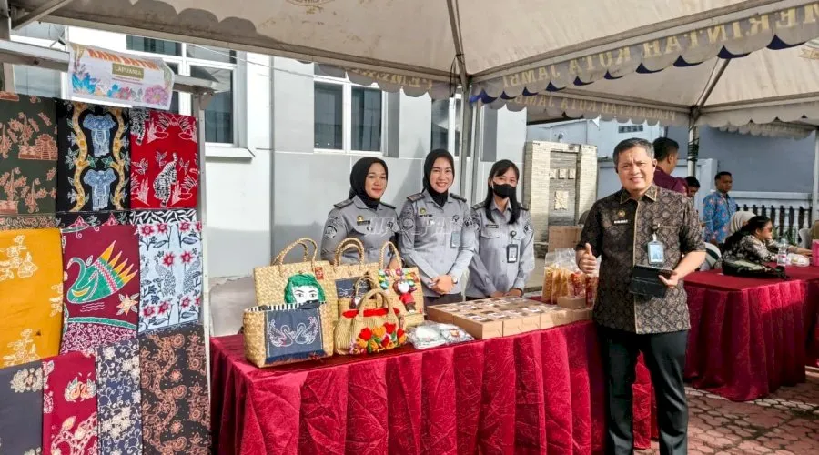Lapas Perempuan Kelas IIB Jambi turut berpartisipasi dalam bazar yang di selenggarakan di lingkungan Kantor Wilayah Direktorat Jenderal Pemasyarakatan Jambi, Selasa (19/08). (Web. Ditjenpas)