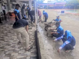 Lapas Kelas IIB Tolitoli gelar pelatihan pertukangan batu bersertifikat bagi Warga Binaan dengan instruktur dari Disnaker Tolitoli. (Web. Ditjenpas)