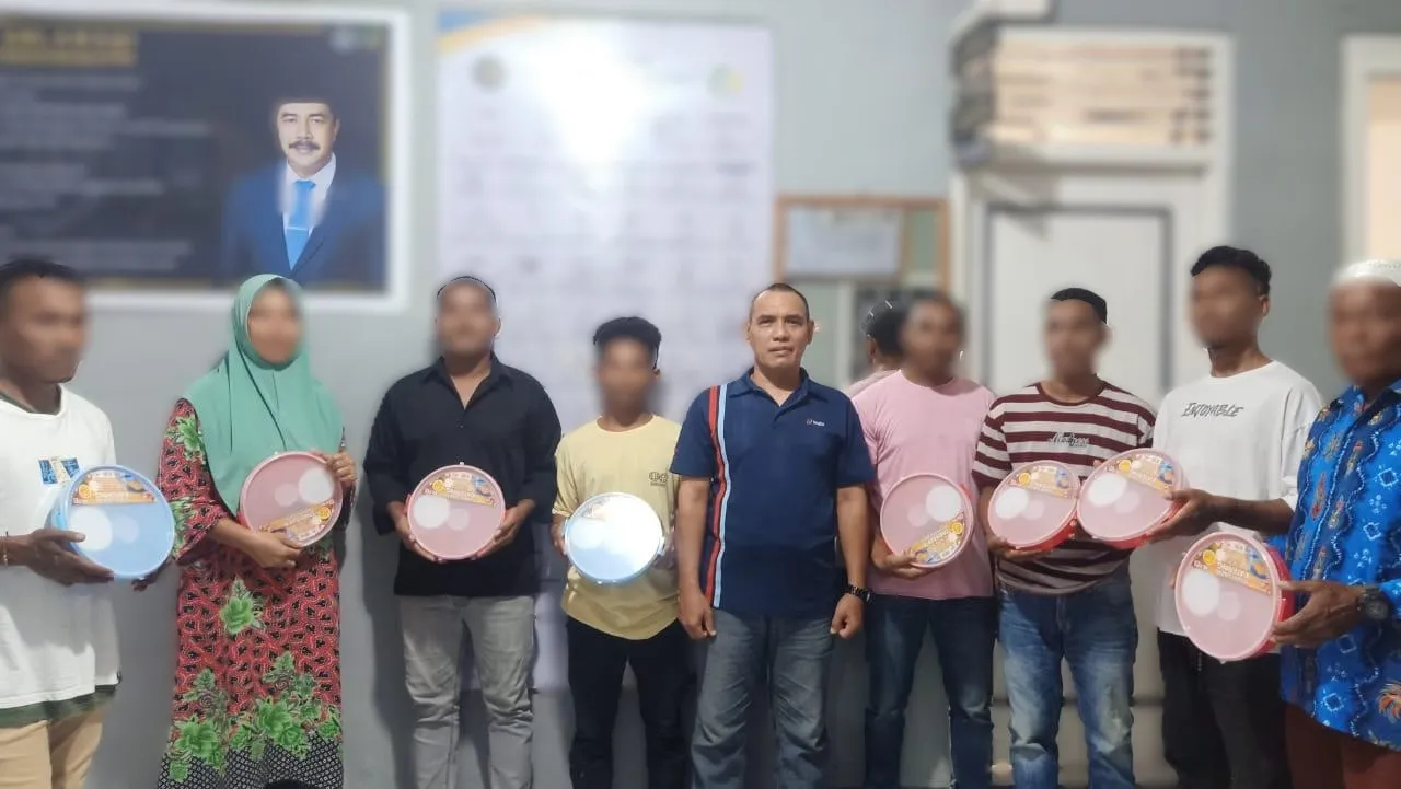 Lapas Tual Bagikan Peralatan Makan Higienis & Pakaian Layak