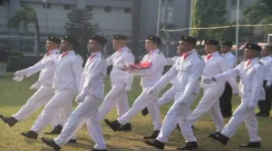Pengibaran bendera merah putih oleh Narapidana kasus terorisme (Napiter) pada Hari Ulang Tahun (HUT) Ke-80 Republik Indonesia, Minggu (17/8). (Web. Ditjenpas)