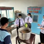Lapas Tolitoli bagikan nutrisi tambahan berupa kolak ubi dan kacang hijau bagi 245 Warga Binaan, Kamis (21/8), untuk dukung kesehatan dan gizi. (Web Ditjenpas)