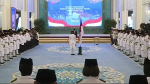 Upacara pengukuhan Paskibraka 2025 digelar di Istana Negara pada Sabtu, 16 Agustus. Dimulai pukul 14.10 WIB, dipimpin Ritha Lovely dari Papua Barat, dan dibina oleh Mensesneg Prasetyo Hadi. (Dok. Istimewa)