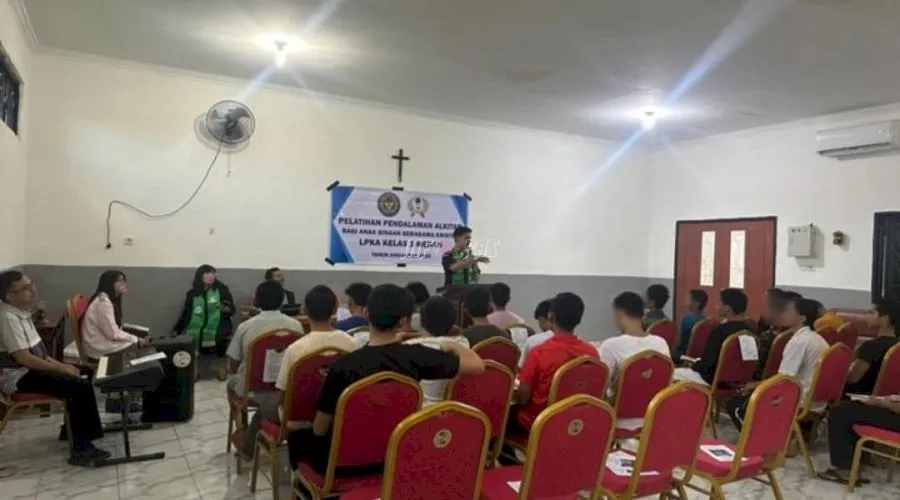 LPKA Kelas I Medan fasilitasi kebaktian bagi Anak Binaan Kristen bersama GPIB Medan Barat sebagai bagian dari pembinaan keagamaan yang berkelanjutan. (Web. Ditjenpas)