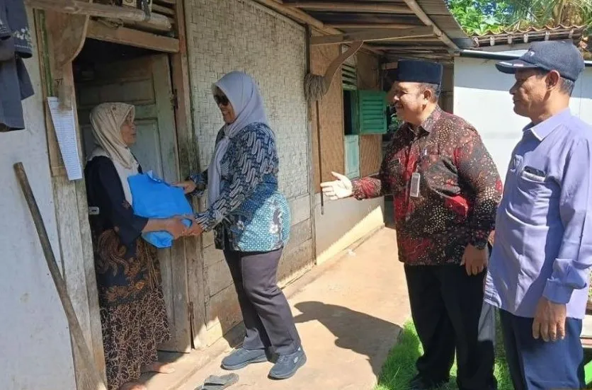 Rutan Banyumas Turun Langsung Salurkan Bantuan di Desa