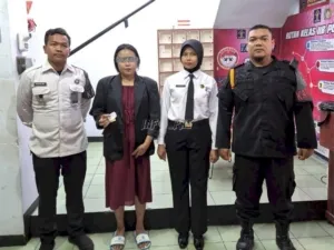 Petugas Rutan Purbalingga gagalkan penyelundupan 11 butir obat eksimer yang disembunyikan pengunjung di pakaian dalam, Selasa (26/8). (Web. Ditjenpas)