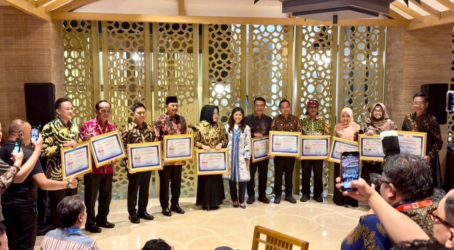 Pemkot Surabaya raih penghargaan Smart Environment dari Komdigi atas komitmen wujudkan kota cerdas dan berkelanjutan. (Dok. Istimewa)