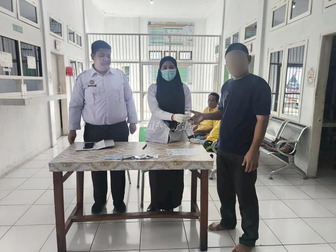 Tes Urine Lapas Muara Sabak, Rabu (27/8). (Web. Ditjenpas)