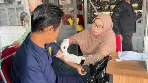 Rutan Kelas IIB Kebumen menggelar kegiatan Voluntary Counseling and Testing (VCT). Bekerja sama dengan Dinas Kesehatan Kabupaten Kebumen, Jumat (29/8) dilaksanakan pemeriksaan penyakit menular seperti HIV dan Sifilis. (Web: Ditjenpas)