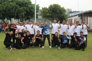 Lapas Kelas IIA Cibinong meriahkan HUT ke-80 RI dengan lomba tradisional seru yang diikuti petugas dan warga binaan, Selasa (19/08/2025). (Humas Lapas Cibinong)