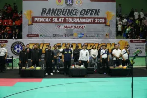 1.800 pesilat dari berbagai daerah di Jawa Barat ikut serta dalam Bandung Open Pencak Silat Tournament 2025 yang di gelar di GOR KONI Kota Bandung, Rabu (6/8/2025). (Humas_KONI_Kota_Bandung)