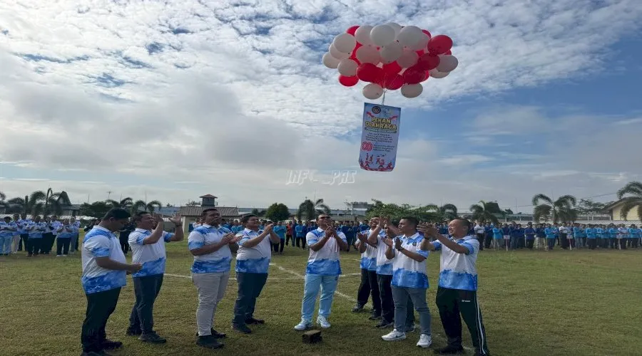 Lapas Kelas IIB Banjarbaru gelar pekan olahraga yang melibatkan partisipasi aktif para petugas dan Warga Binaan dalam menyemarakkan Hari Ulang Tahun Ke-80 Republik Indonesia. Kegiatan ini di buka secara resmi oleh Kepala Lapas Banjarbaru, I Made Supartana, Senin (11/8). (Web Ditjenpas)